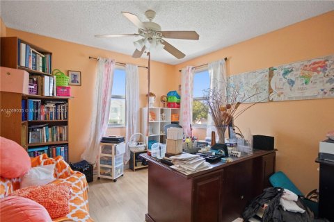 House in Miramar, Florida 4 bedrooms, 207.92 sq.m. № 1985647 - photo 15