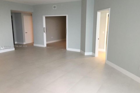 Copropriété à louer à North Miami Beach, Floride: 2 chambres, 167.97 m2 № 2154157 - photo 2