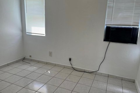 Appartement à louer à Hollywood, Floride: 1 chambre, 200.02 m2 № 2376272 - photo 3