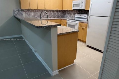 Condo in Cutler Bay, Florida, 2 bedrooms № 1954453 - photo 6