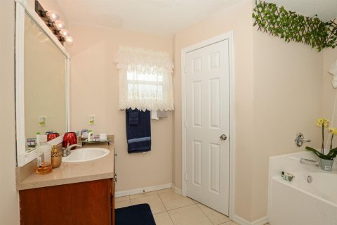 House in Port St. Lucie, Florida 3 bedrooms, 189.06 sq.m. № 2182760 - photo 20