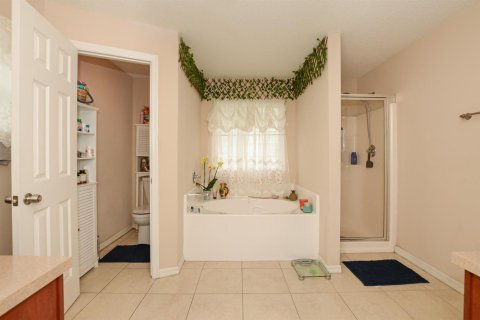 House in Port St. Lucie, Florida 3 bedrooms, 189.06 sq.m. № 2182760 - photo 17
