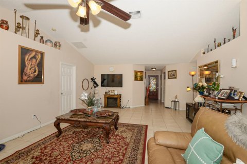 House in Port St. Lucie, Florida 3 bedrooms, 189.06 sq.m. № 2182760 - photo 8