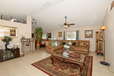 House in Port St. Lucie, Florida 3 bedrooms, 189.06 sq.m. № 2182760 - photo 9