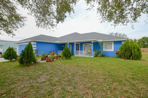 House in Port St. Lucie, Florida 3 bedrooms, 189.06 sq.m. № 2182760 - photo 3