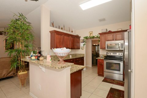 House in Port St. Lucie, Florida 3 bedrooms, 189.06 sq.m. № 2182760 - photo 24