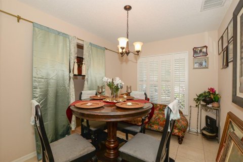 House in Port St. Lucie, Florida 3 bedrooms, 189.06 sq.m. № 2182760 - photo 10