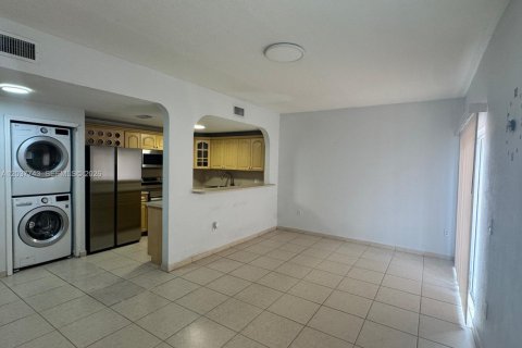 Touwnhouse à louer à Hialeah, Floride: 3 chambres, 115.66 m2 № 2154295 - photo 10
