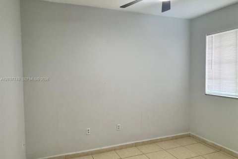Touwnhouse à louer à Hialeah, Floride: 3 chambres, 115.66 m2 № 2154295 - photo 11
