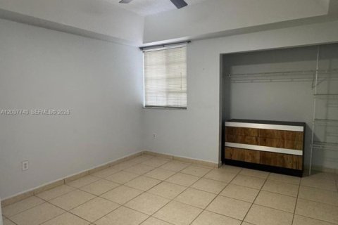 Touwnhouse à louer à Hialeah, Floride: 3 chambres, 115.66 m2 № 2154295 - photo 8