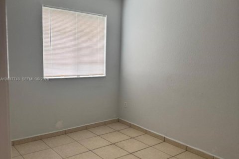 Touwnhouse à louer à Hialeah, Floride: 3 chambres, 115.66 m2 № 2154295 - photo 14