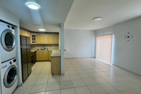 Touwnhouse à louer à Hialeah, Floride: 3 chambres, 115.66 m2 № 2154295 - photo 6