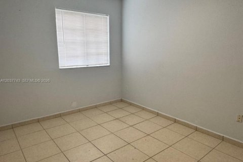 Touwnhouse à louer à Hialeah, Floride: 3 chambres, 115.66 m2 № 2154295 - photo 15