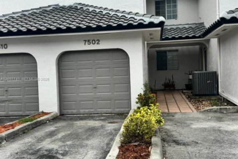 Touwnhouse à Hialeah, Floride 3 chambres, 115.66 m2 № 2154295
