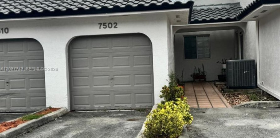 Touwnhouse à Hialeah, Floride 3 chambres, 115.66 m2 № 2154295