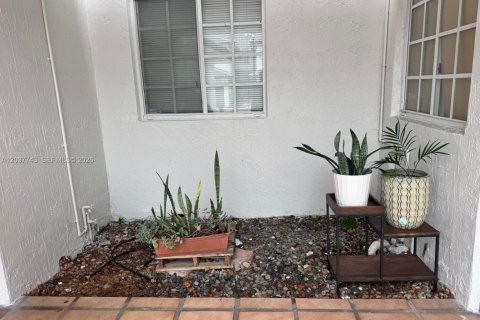 Touwnhouse à louer à Hialeah, Floride: 3 chambres, 115.66 m2 № 2154295 - photo 3
