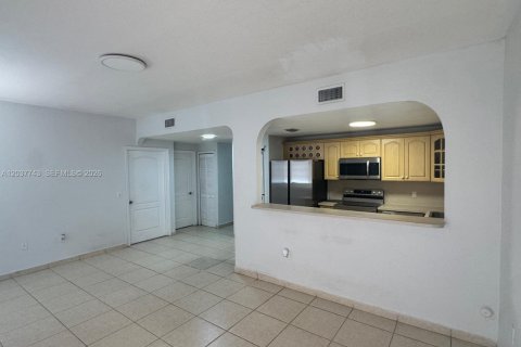 Touwnhouse à louer à Hialeah, Floride: 3 chambres, 115.66 m2 № 2154295 - photo 7