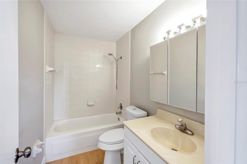 House in Orlando, Florida 4 bedrooms, 130.43 sq.m. № 1879340 - photo 16
