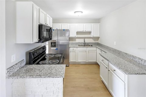 House in Orlando, Florida 4 bedrooms, 130.43 sq.m. № 1879340 - photo 11