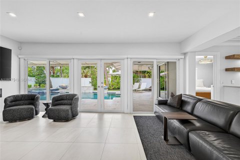 House in Lighthouse Point, Florida 3 bedrooms, 156.45 sq.m. № 2048169 - photo 17