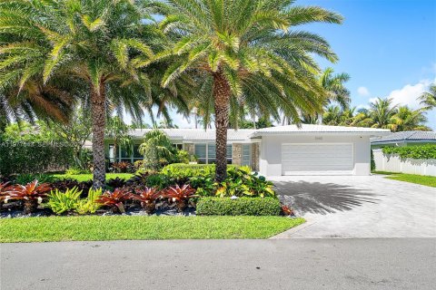 House in Lighthouse Point, Florida 3 bedrooms, 156.45 sq.m. № 2048169