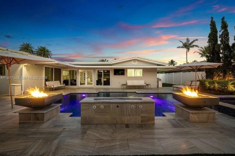 House in Lighthouse Point, Florida 3 bedrooms, 156.45 sq.m. № 2048169 - photo 3