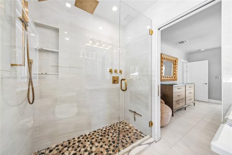 House in Lighthouse Point, Florida 3 bedrooms, 156.45 sq.m. № 2048169 - photo 29