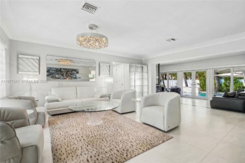 House in Lighthouse Point, Florida 3 bedrooms, 156.45 sq.m. № 2048169 - photo 13