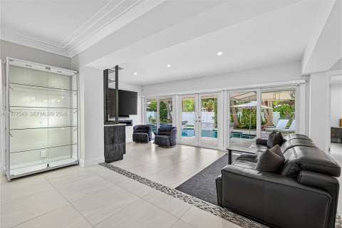 House in Lighthouse Point, Florida 3 bedrooms, 156.45 sq.m. № 2048169 - photo 20