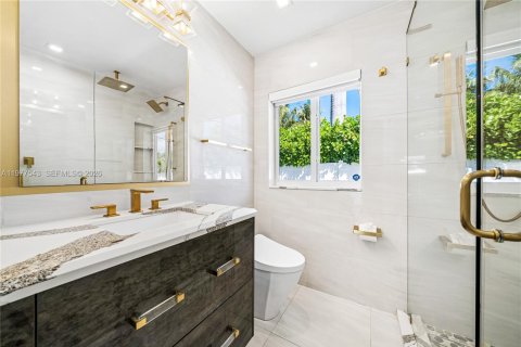 House in Lighthouse Point, Florida 3 bedrooms, 156.45 sq.m. № 2048169 - photo 26