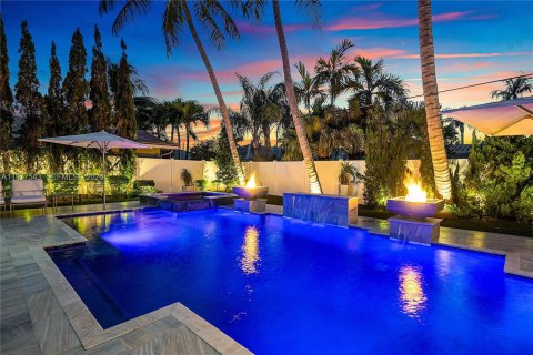 House in Lighthouse Point, Florida 3 bedrooms, 156.45 sq.m. № 2048169 - photo 2