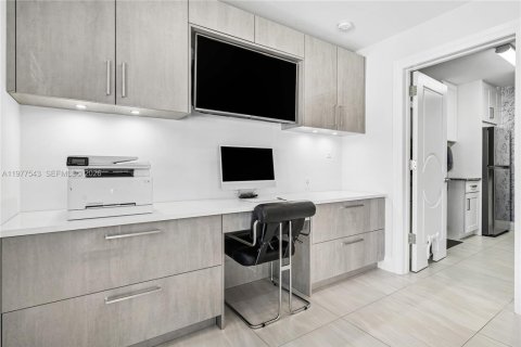 House in Lighthouse Point, Florida 3 bedrooms, 156.45 sq.m. № 2048169 - photo 30