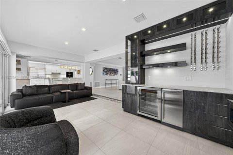 House in Lighthouse Point, Florida 3 bedrooms, 156.45 sq.m. № 2048169 - photo 18