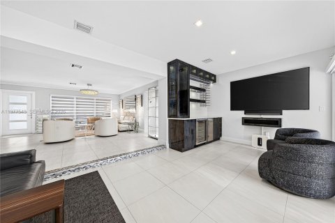 House in Lighthouse Point, Florida 3 bedrooms, 156.45 sq.m. № 2048169 - photo 19