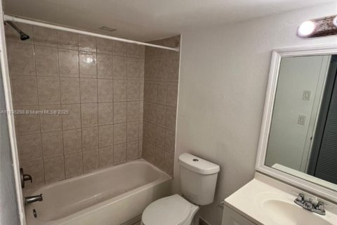 Copropriété à vendre à Hollywood, Floride: 2 chambres, 104.61 m2 № 1958292 - photo 9