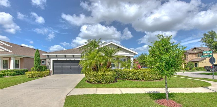 House in Apollo Beach, Florida 4 bedrooms, 182.92 sq.m. № 2151964