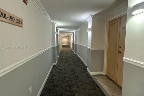 Condo in Doral, Florida, 3 bedrooms  № 2087171 - photo 3