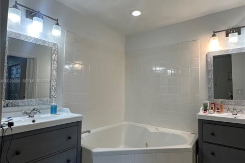 Condo in Doral, Florida, 3 bedrooms  № 2087171 - photo 14