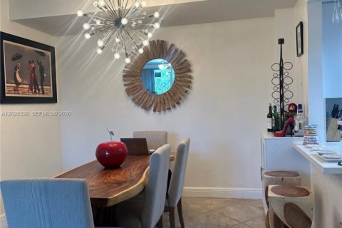 Condo in Doral, Florida, 3 bedrooms  № 2087171 - photo 8