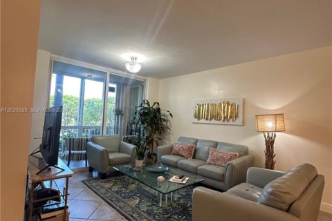Condo in Doral, Florida, 3 bedrooms  № 2087171 - photo 4