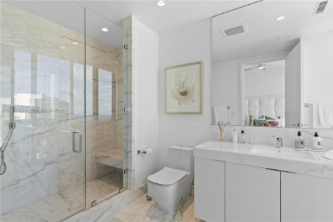 Condominio en venta en Sunny Isles Beach, Florida, 4 dormitorios, 358.05 m2 № 2428231 - foto 27