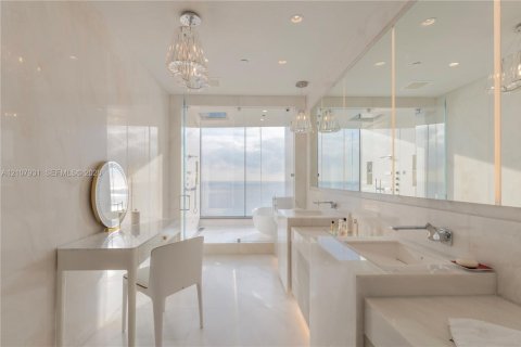 Condominio en venta en Sunny Isles Beach, Florida, 4 dormitorios, 358.05 m2 № 2428231 - foto 18