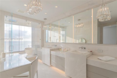 Condominio en venta en Sunny Isles Beach, Florida, 4 dormitorios, 358.05 m2 № 2428231 - foto 20