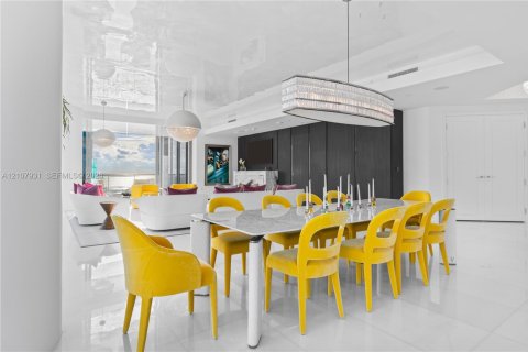 Condominio en Sunny Isles Beach, Florida, 4 dormitorios  № 2428231