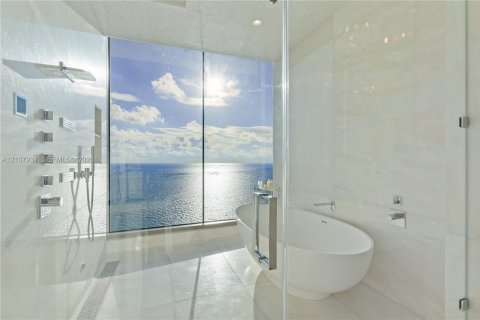 Condominio en venta en Sunny Isles Beach, Florida, 4 dormitorios, 358.05 m2 № 2428231 - foto 21