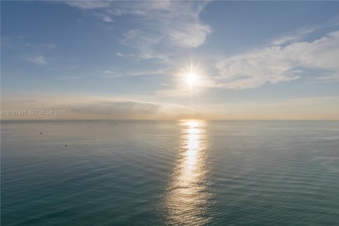 Condominio en venta en Sunny Isles Beach, Florida, 4 dormitorios, 358.05 m2 № 2428231 - foto 13