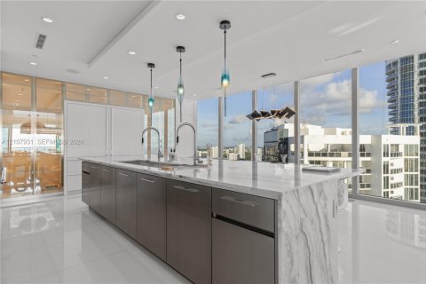 Condominio en venta en Sunny Isles Beach, Florida, 4 dormitorios, 358.05 m2 № 2428231 - foto 11