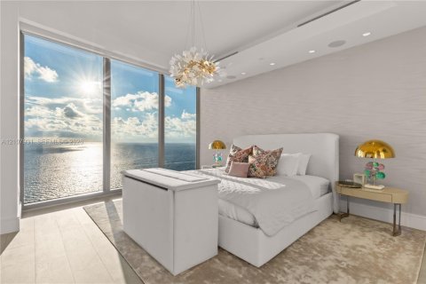 Condominio en venta en Sunny Isles Beach, Florida, 4 dormitorios, 358.05 m2 № 2428231 - foto 14