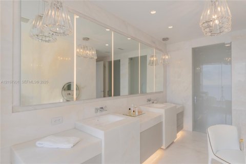 Condominio en venta en Sunny Isles Beach, Florida, 4 dormitorios, 358.05 m2 № 2428231 - foto 19