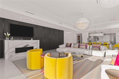 Condominio en venta en Sunny Isles Beach, Florida, 4 dormitorios, 358.05 m2 № 2428231 - foto 8